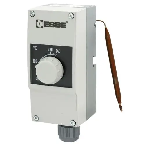 Rauchgasthermostat von ESBE mit Drehregler und Temperaturskala bis 240 °C, ausgestattet mit einem Temperaturfühler. Gehäuse in neutraler Farbe.